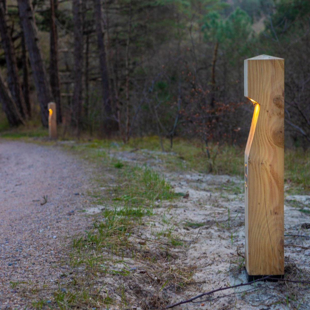 holzterrassenlampe aus eichenholz auge inklusive led lampe nachhaltige aussenbeleuchtung