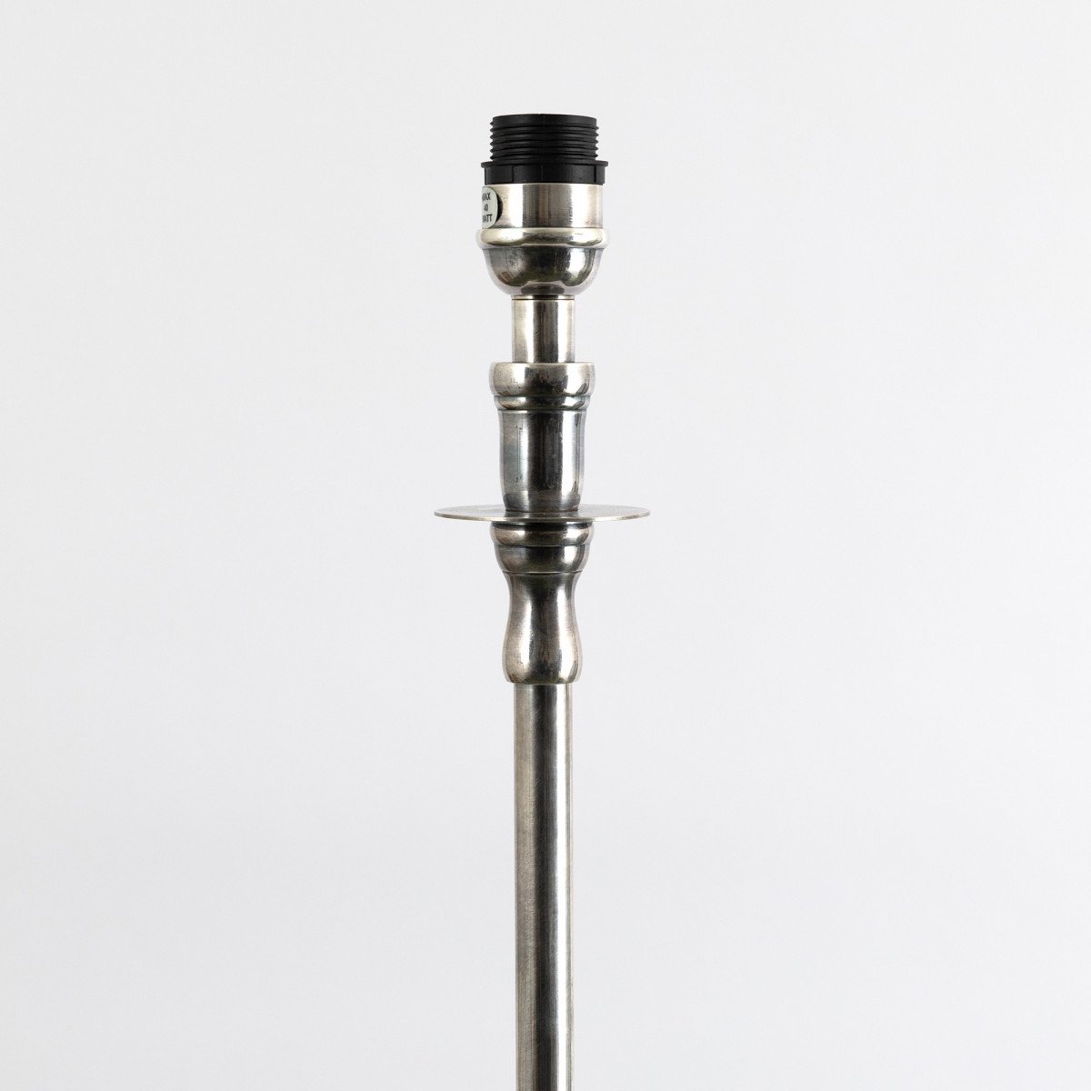 Messinglampe in Antiksilber mit E27-Fassung