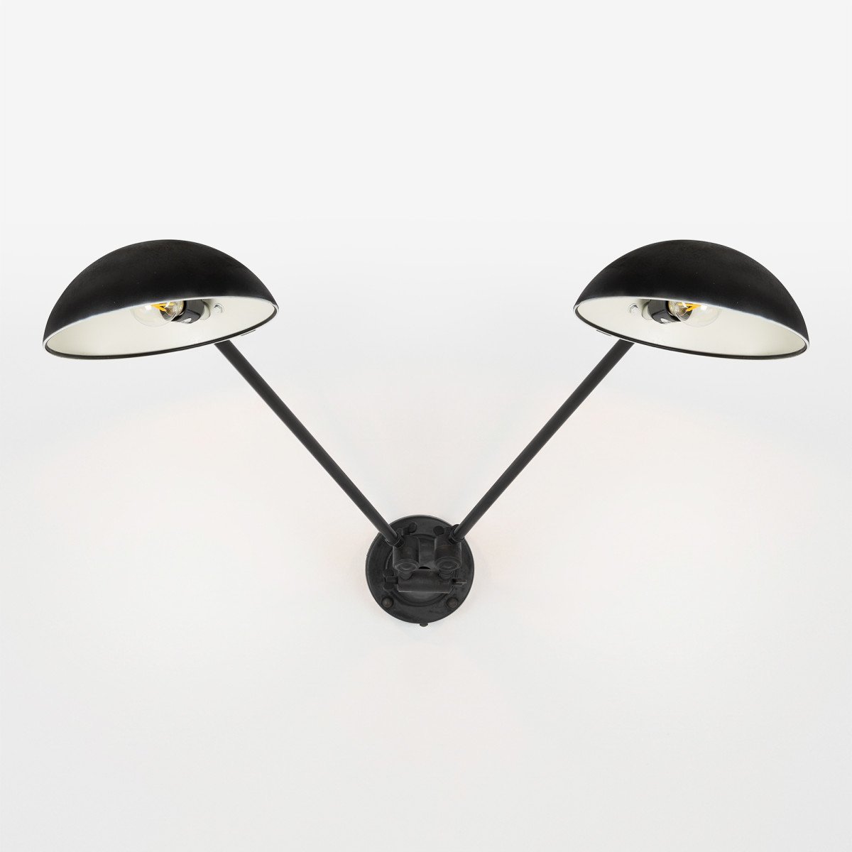 Messinglampe in antikem Schwarz mit E27-Fassung