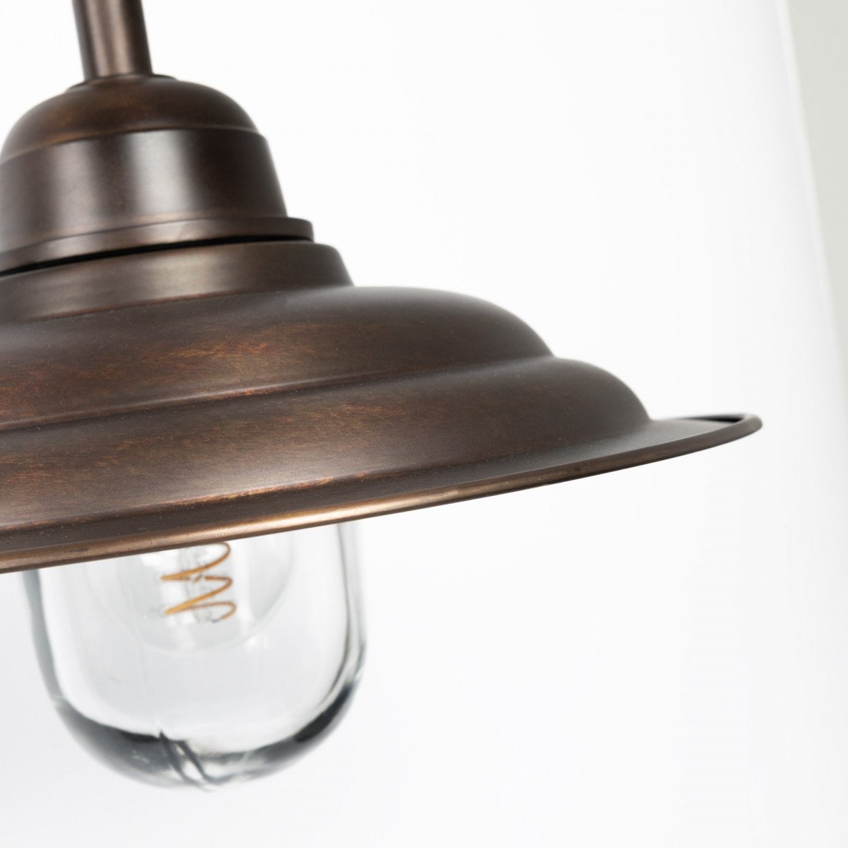 Messinglampe in antikem Dunkel-Messing mit E27-Fassung