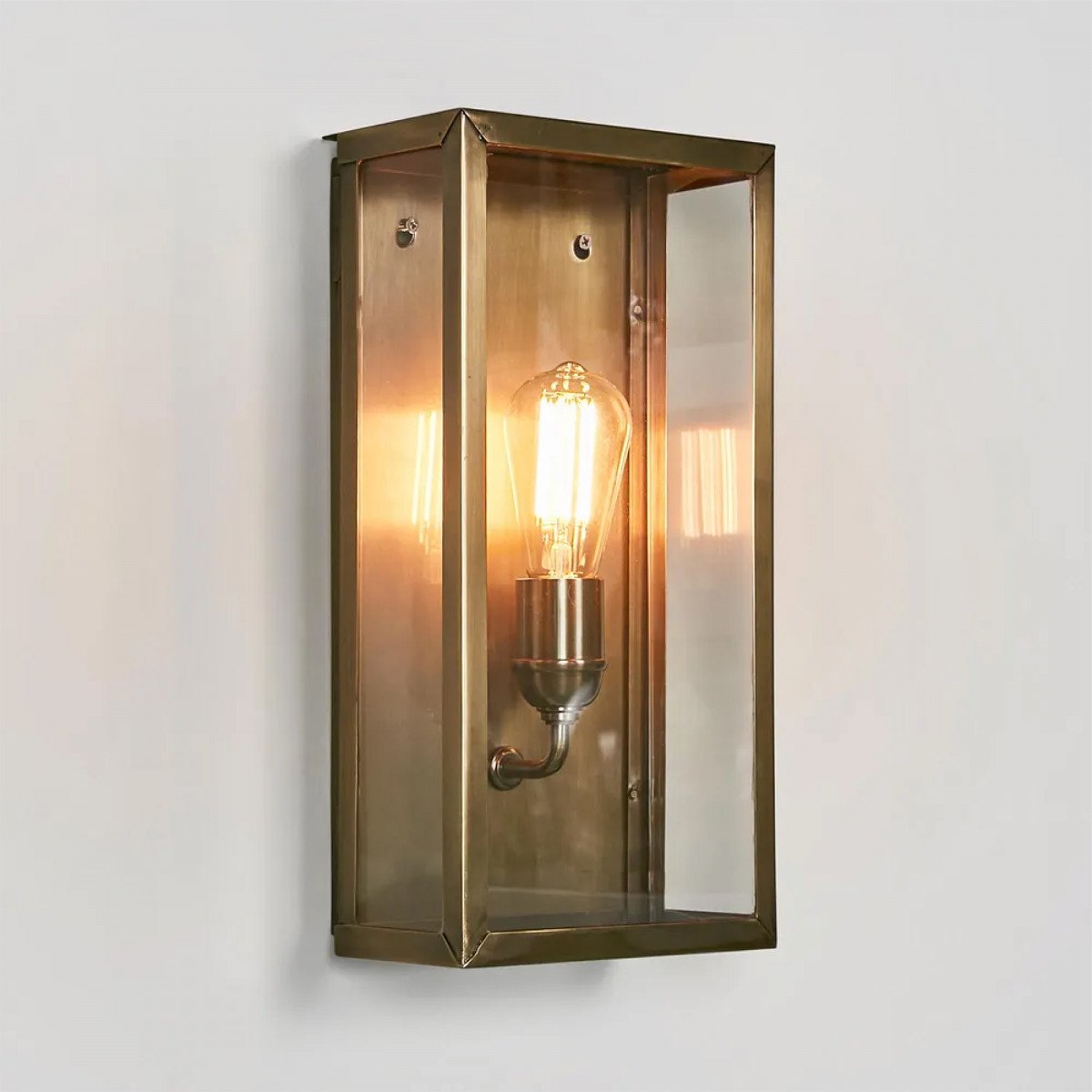 Messinglampe in der Farbe antik messing mit einer E27 Fassung