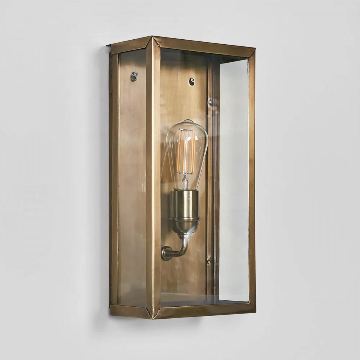Messinglampe in der Farbe antik messing mit einer E27 Fassung
