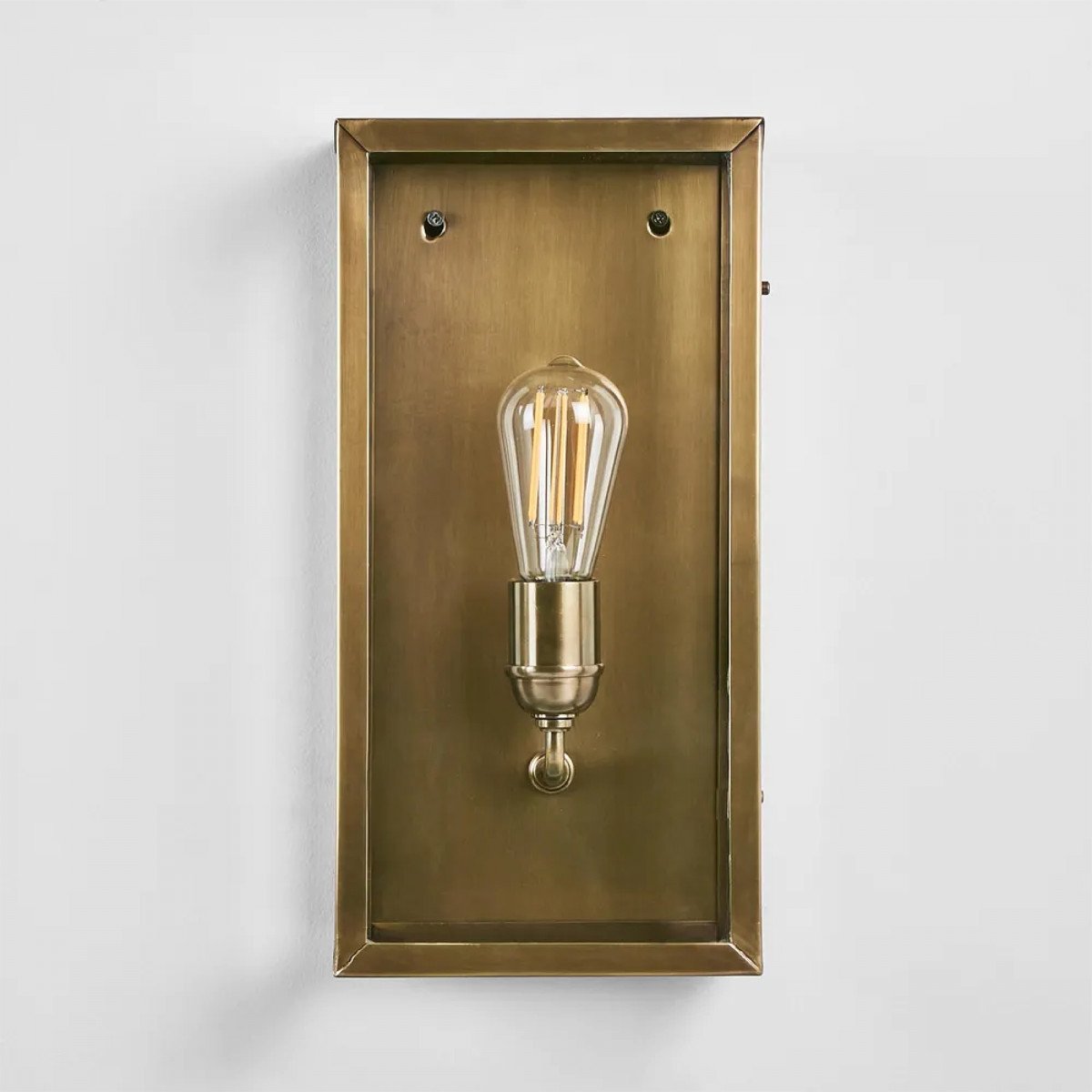 Messinglampe in der Farbe antik messing mit einer E27 Fassung