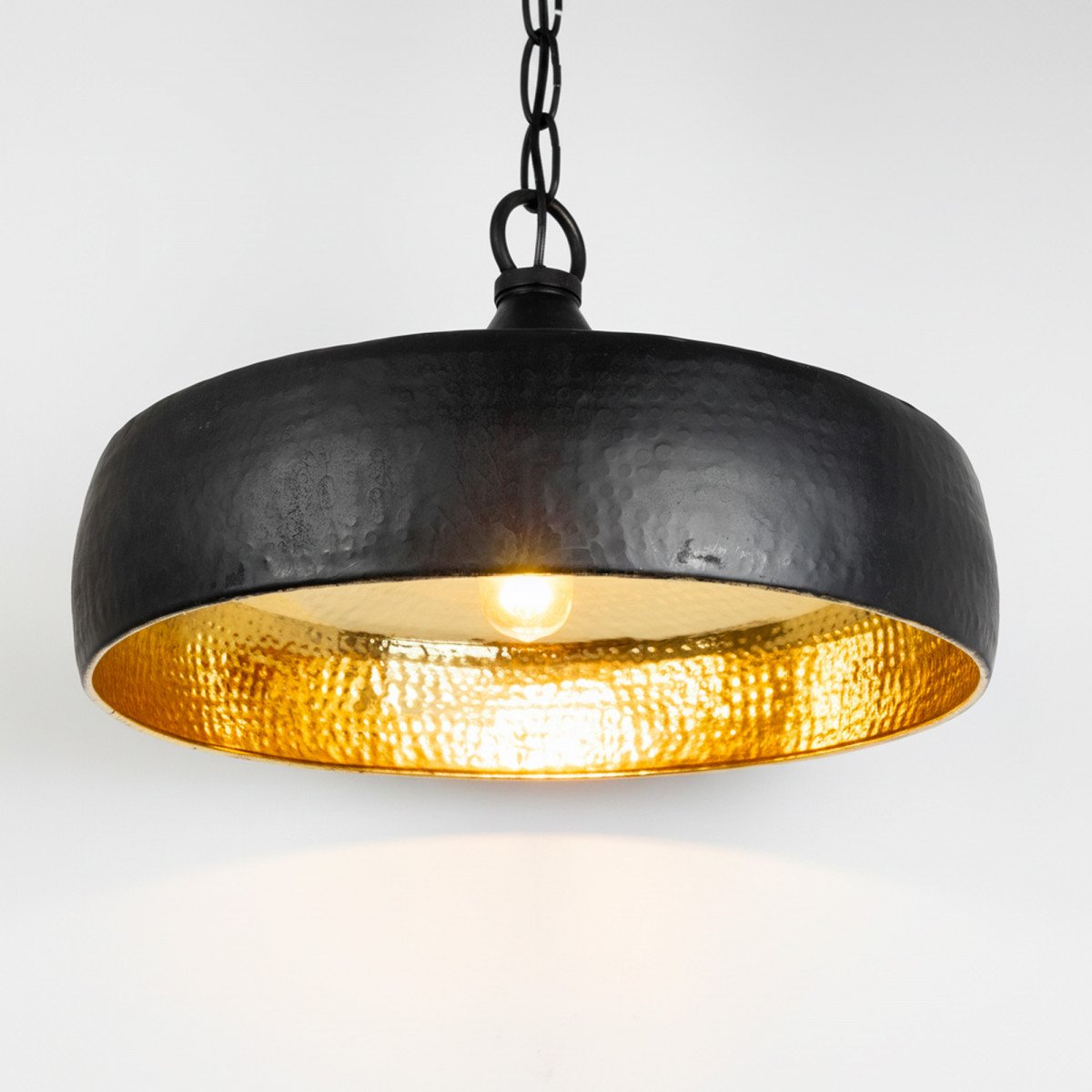 Messinglampe in antikem Schwarz mit E27-Fassung