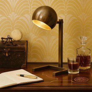 Messinglampe in der Farbe antik-messing mit einer E14-Fassung