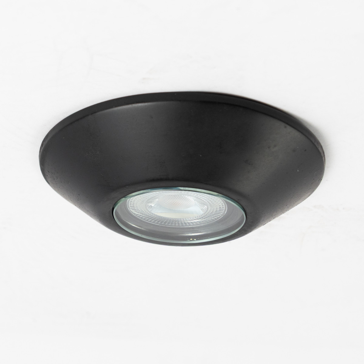 Messinglampe in antikschwarzer Farbe mit GU10-Fassung