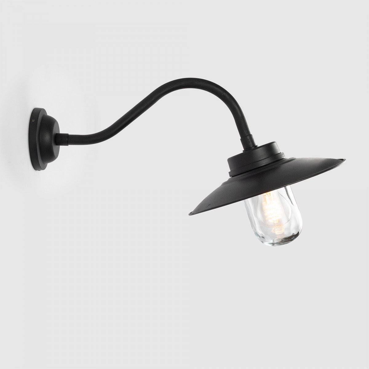 Messing-Lampe in der Farbe antik schwarz mit einem E27-Fassung