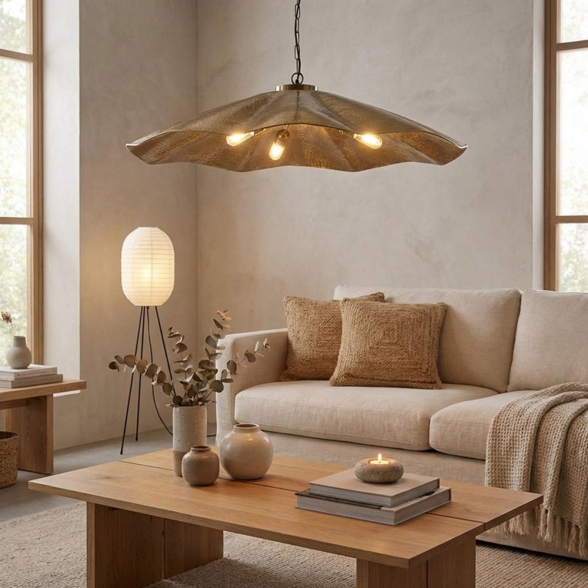 Messinglampe in der Farbe Antikmessing mit einer E27-Fassung