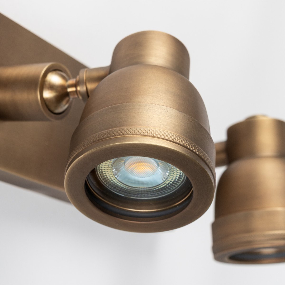 Wandspot Indigo Swirl doppel Messing mit GU10 Fassung von KS Beleuchtung 