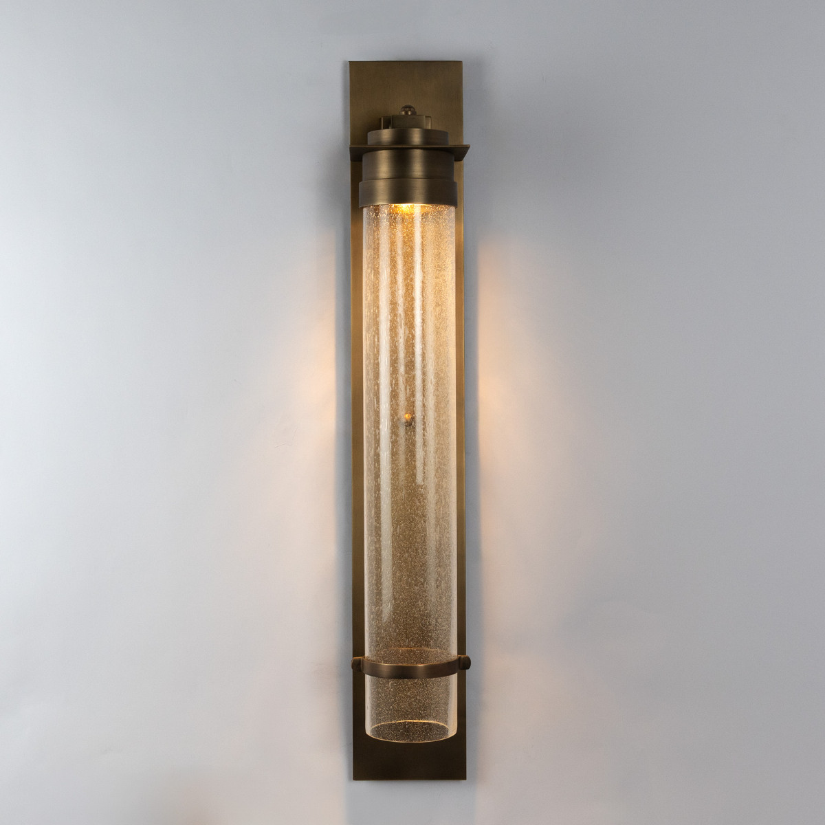 Messing Wandleuchte in der Farbe Antik Messing mit einer E27 Fassung