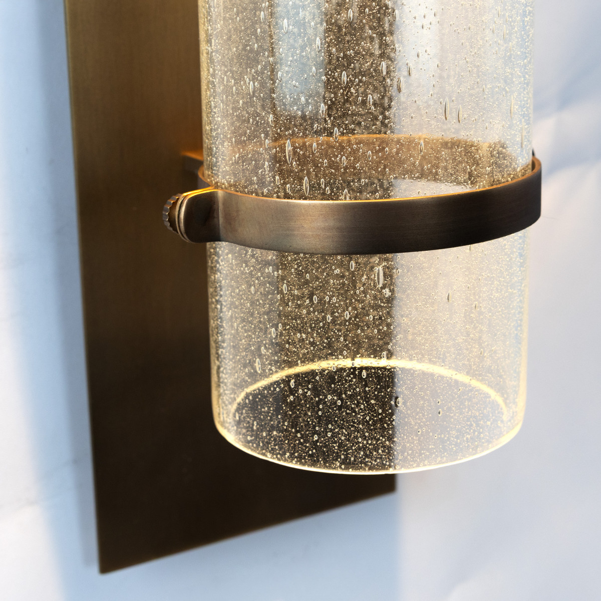 Messing Wandleuchte in der Farbe Antik Messing mit einer E27 Fassung