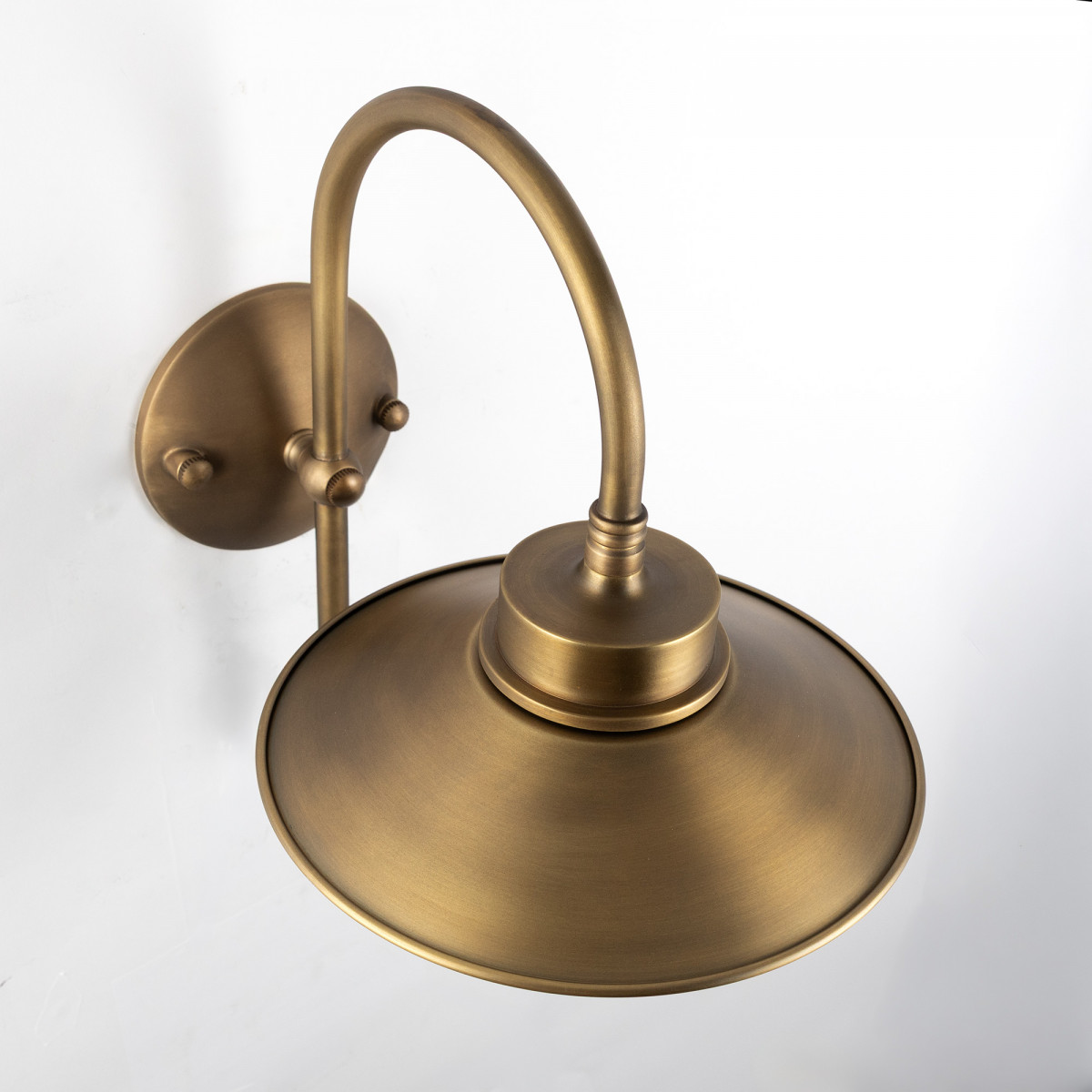 Messingleuchte in der Farbe Antik Messing mit einer E27 Fassung