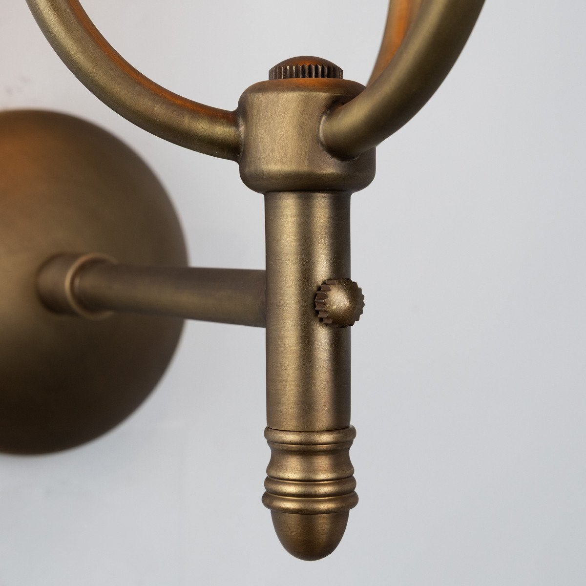 Messingleuchte in der Farbe Antik Messing mit einer E27 Fassung