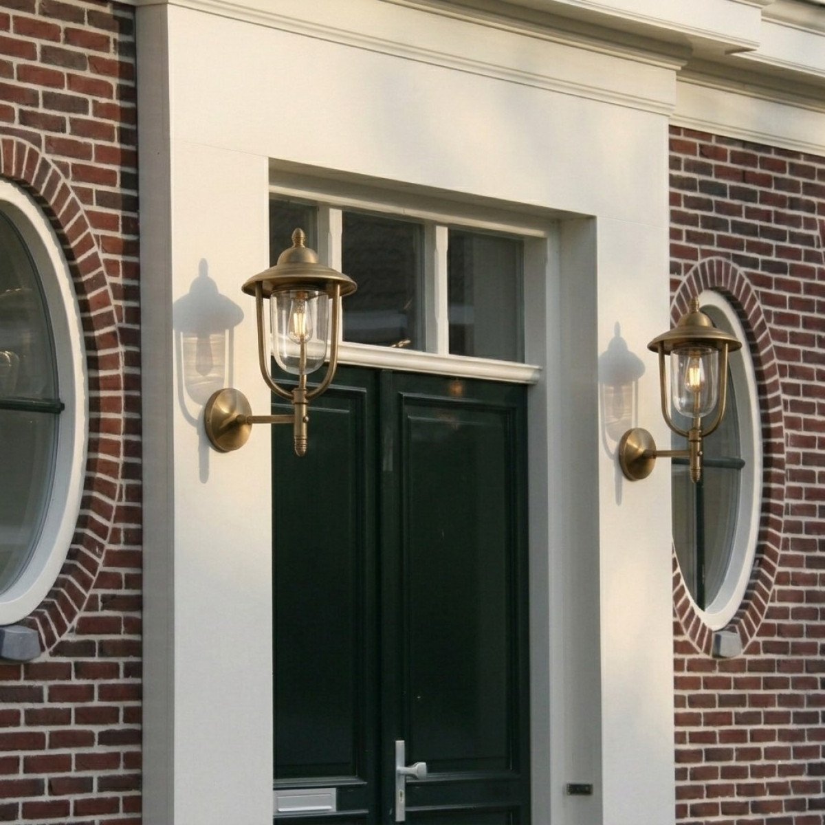 Messingleuchte in der Farbe Antik Messing mit einer E27 Fassung