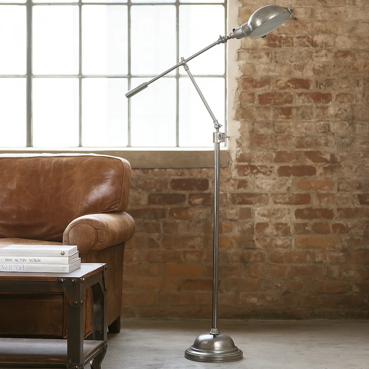 Messinglampe in Antiksilber mit E27-Fassung