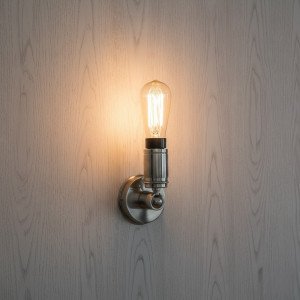 Messing-Lampe in der Farbe Antik Silber mit einer E27-Fassung