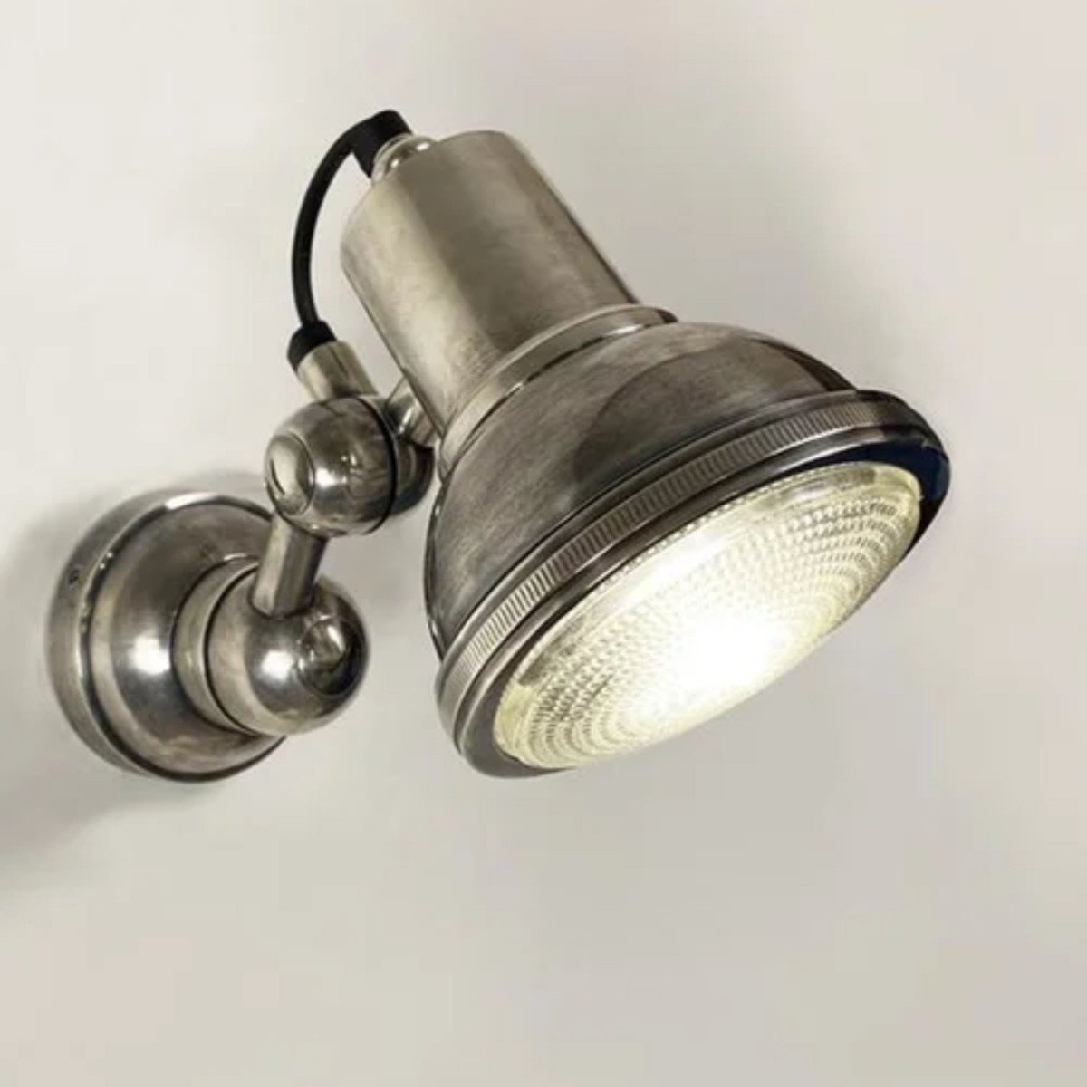 Wand- & Deckenstrahler Memphis Silber