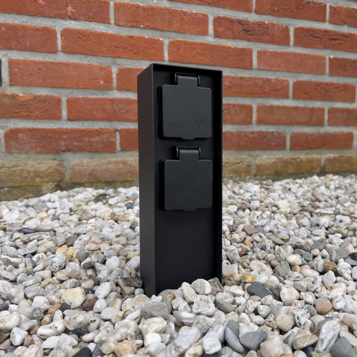 Charge 2 Steckdose für Außen Schwarz doppelt 