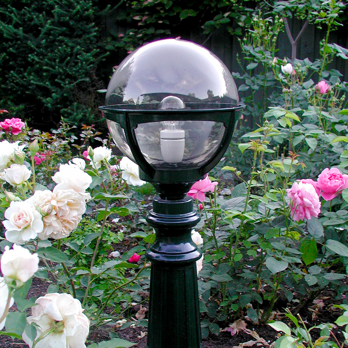 Klassische Gartenlampe Java mit Kugel