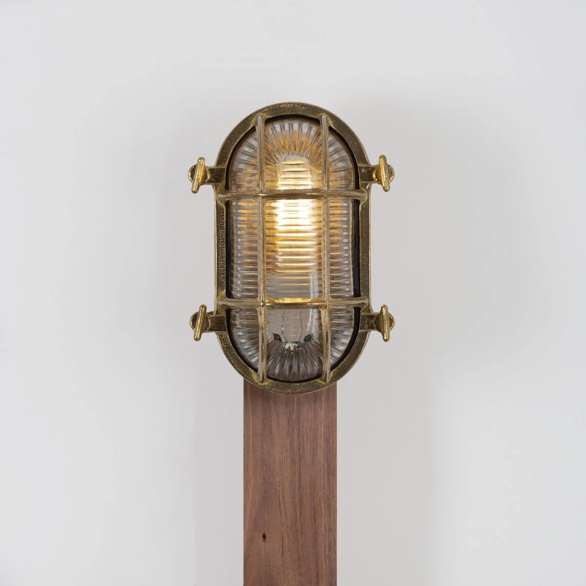 nautic-iii-bronze-sockel-nostalux-de